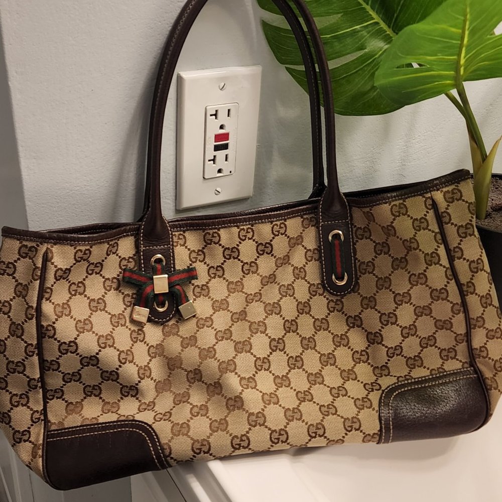 SOLD!!!!! Authentic Gucci Princy GG Canvas Tote